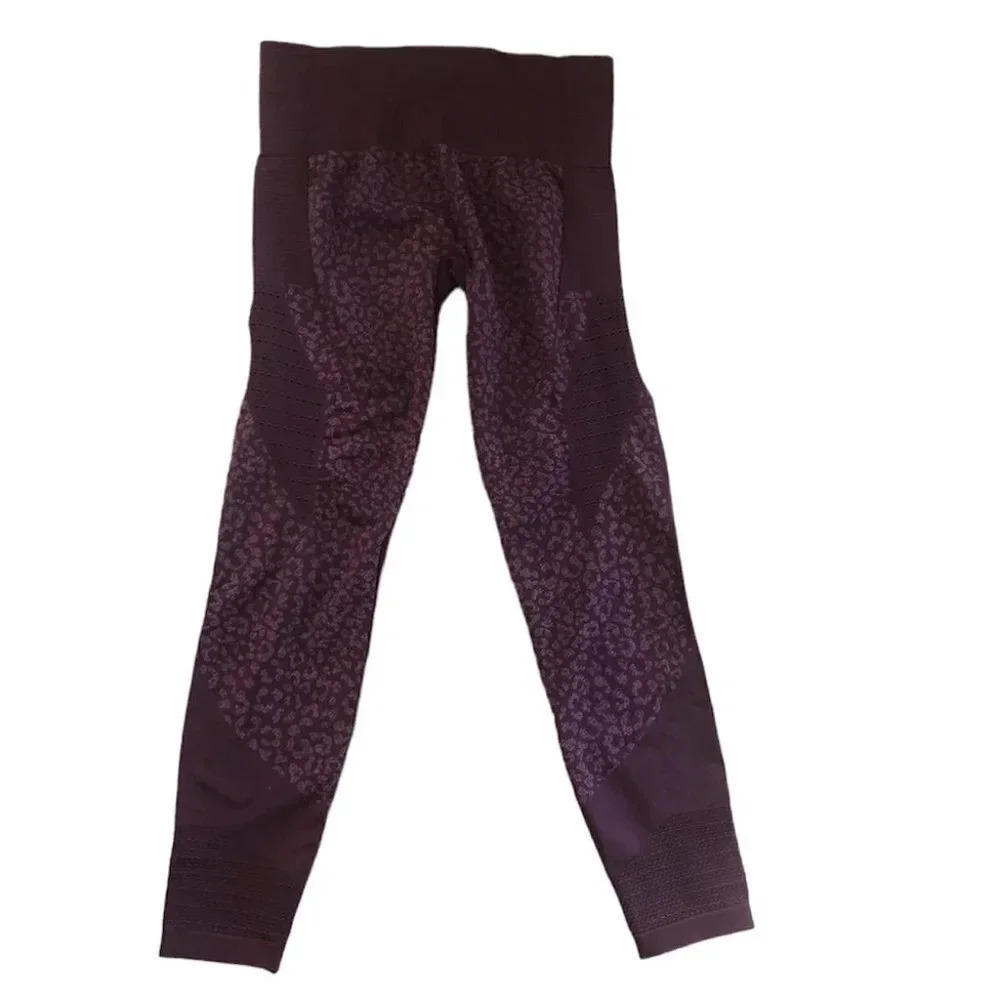 LA & Image Maroon Leopard Print Leggings Size M/L GUC